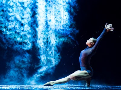 Hubbard Street Dancer Jacqueline Burnett in ONE THOUSAND PIECES by Alejandro Cerrudo.